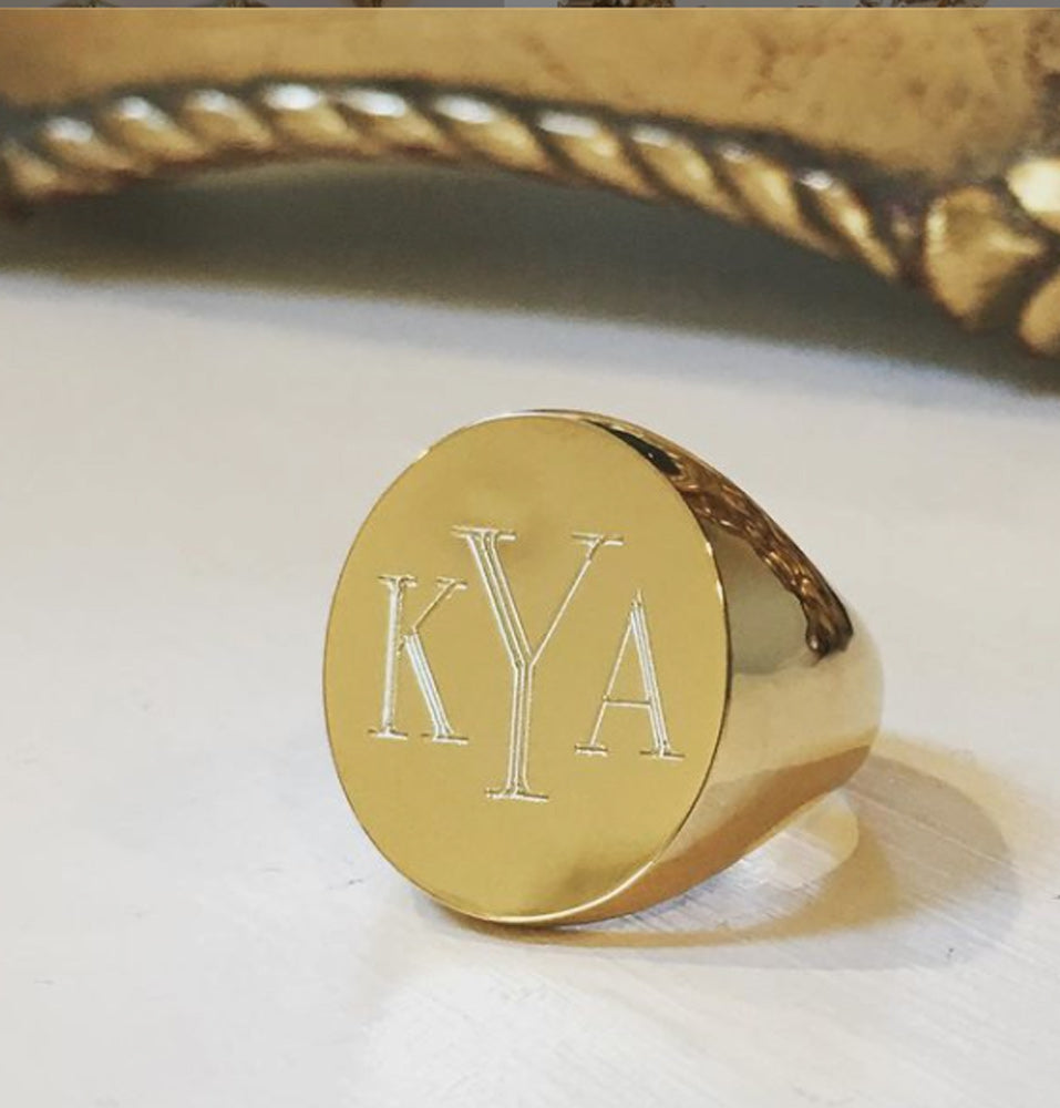 14K Solid Gold Round Monogram Signet Ring| DIVADORA